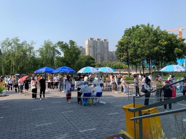 杜娟|北京大兴核酸检测现场，这4句话两个小时要说两百多遍