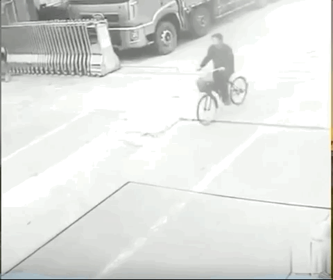 视觉志|监控拍下私人画面流出，千万小心你的秘密……｜百家故事