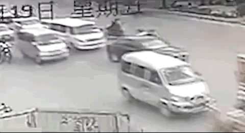 视觉志|监控拍下私人画面流出，千万小心你的秘密……｜百家故事