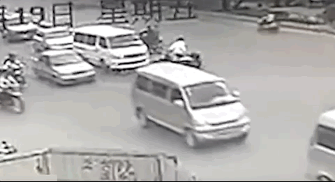 视觉志|监控拍下私人画面流出，千万小心你的秘密……｜百家故事