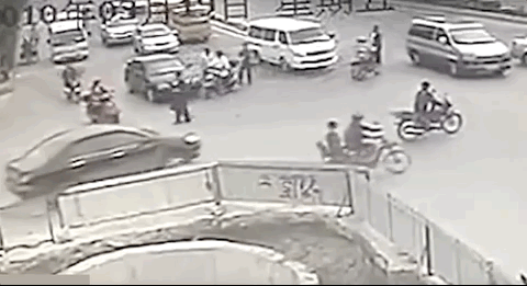 视觉志|监控拍下私人画面流出，千万小心你的秘密……｜百家故事