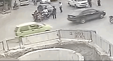 视觉志|监控拍下私人画面流出，千万小心你的秘密……｜百家故事