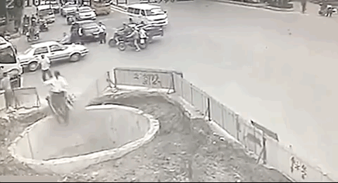 视觉志|监控拍下私人画面流出，千万小心你的秘密……｜百家故事