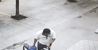 视觉志|监控拍下私人画面流出，千万小心你的秘密……｜百家故事