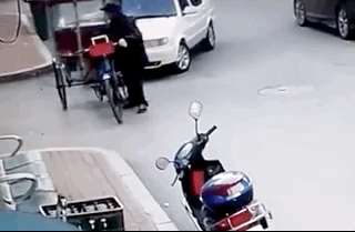 视觉志|监控拍下私人画面流出，千万小心你的秘密……｜百家故事