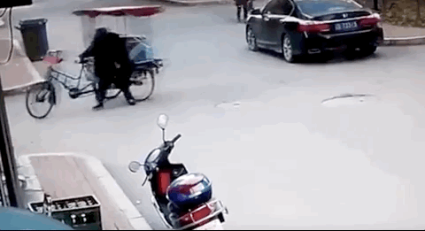 视觉志|监控拍下私人画面流出，千万小心你的秘密……｜百家故事