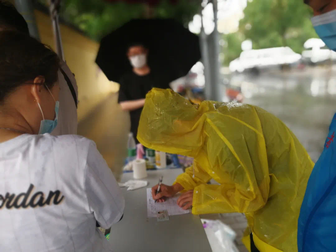 疫情|升级为高风险区域的大兴西红门镇：距新发地不超十分钟车程，不少居民爱去采购