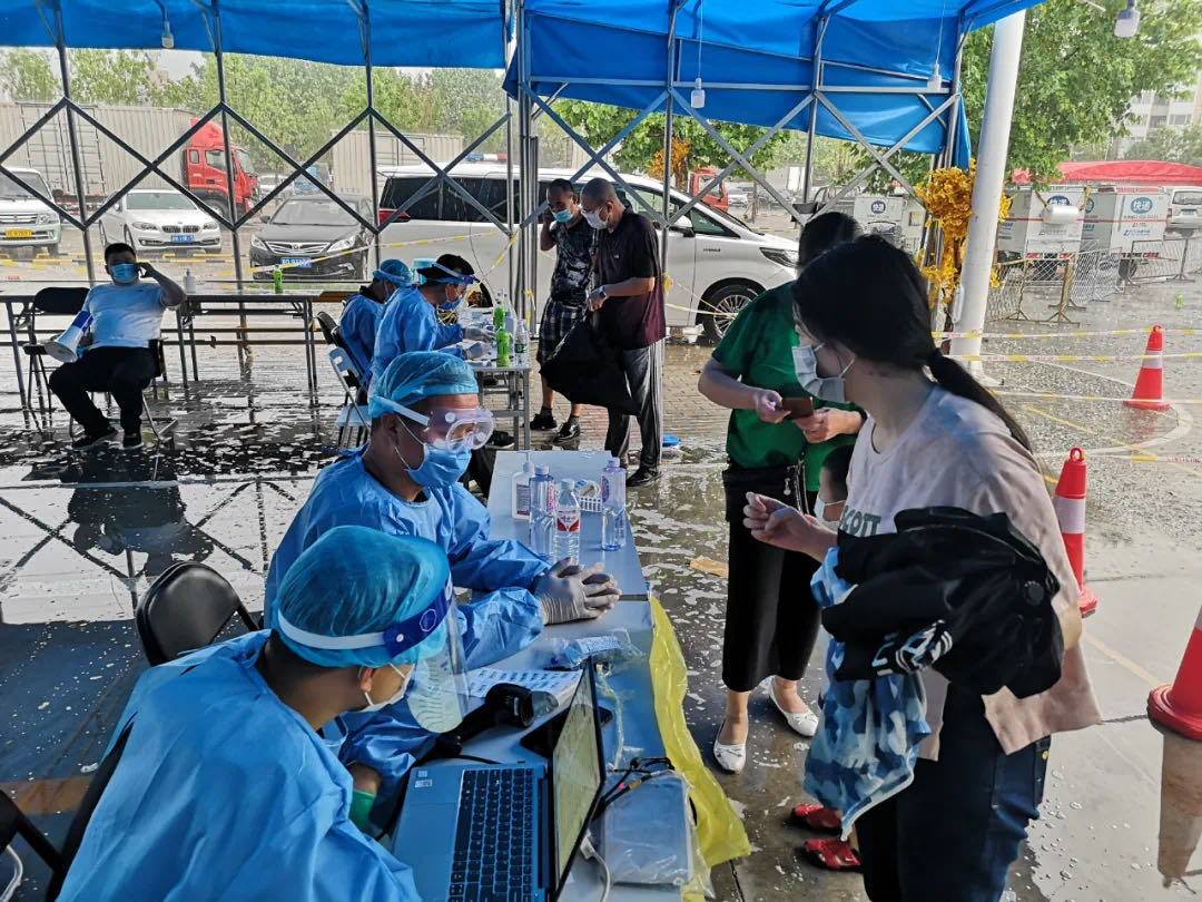 疫情|升级为高风险区域的大兴西红门镇：距新发地不超十分钟车程，不少居民爱去采购