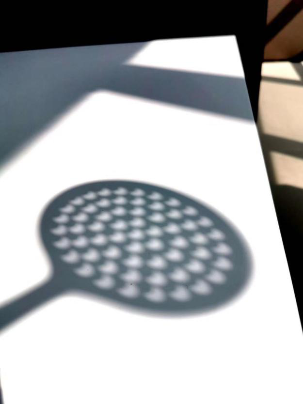 日环食|今天出门别忘了带个漏勺，因为十年一遇的金边日环食它来了