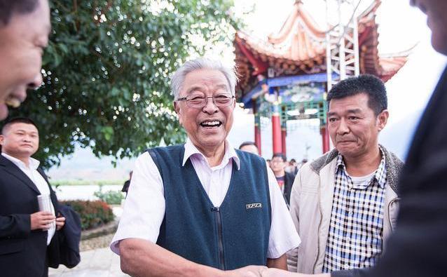 褚橙|褚橙新掌门：失去父亲这一年