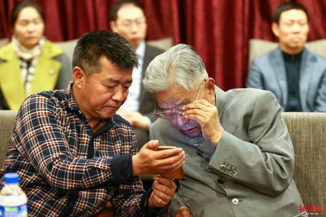 褚橙|褚橙新掌门：失去父亲这一年