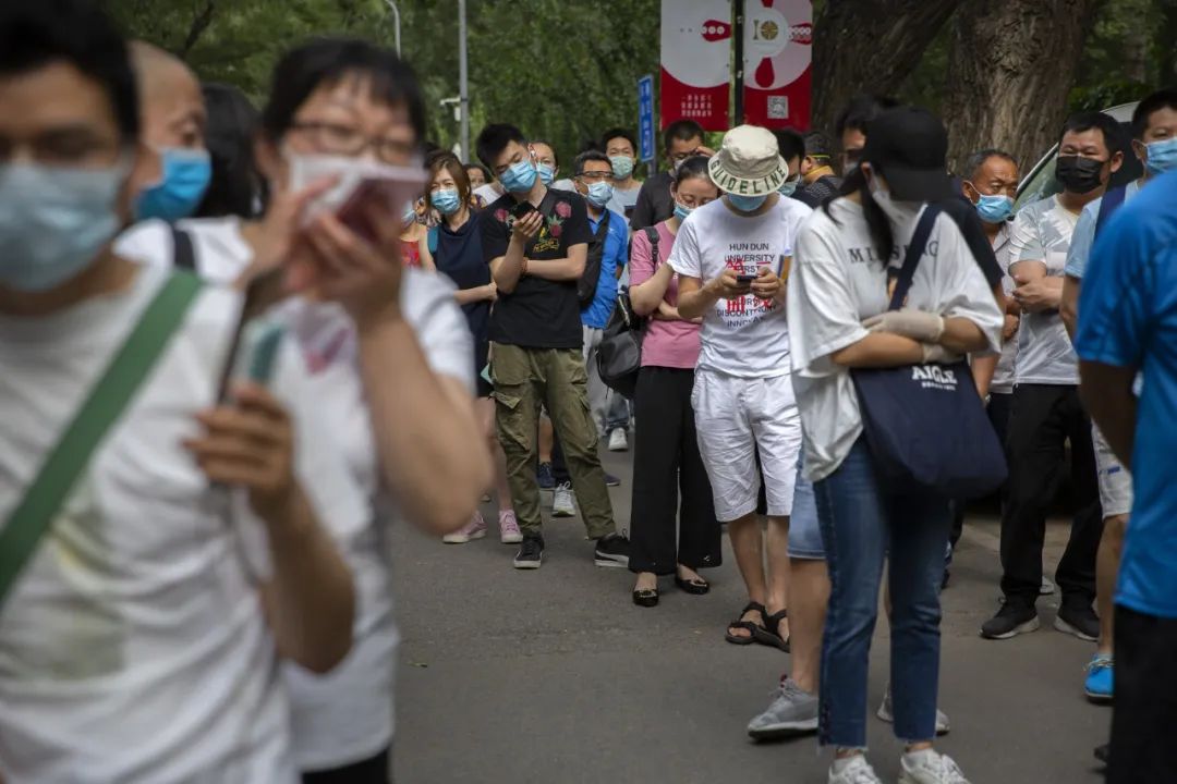 |美联社记者真去新发地拍照了 然后就被拉去做核酸检测了