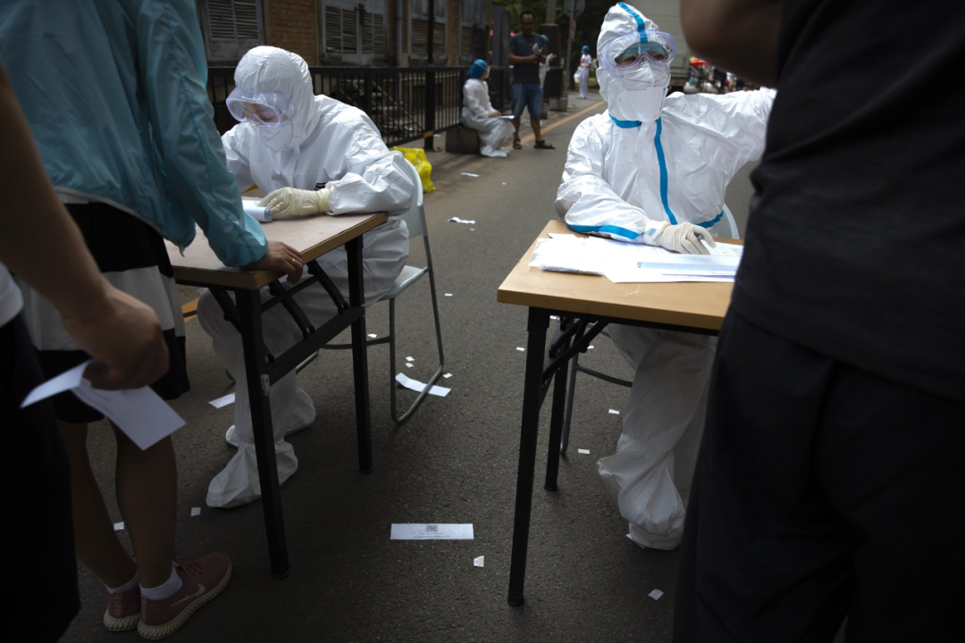 |美联社记者真去新发地拍照了 然后就被拉去做核酸检测了