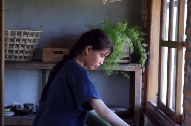 李子柒|“复制粘贴”？李子柒被越南网红抄袭了，连摘大白菜的动作都一样