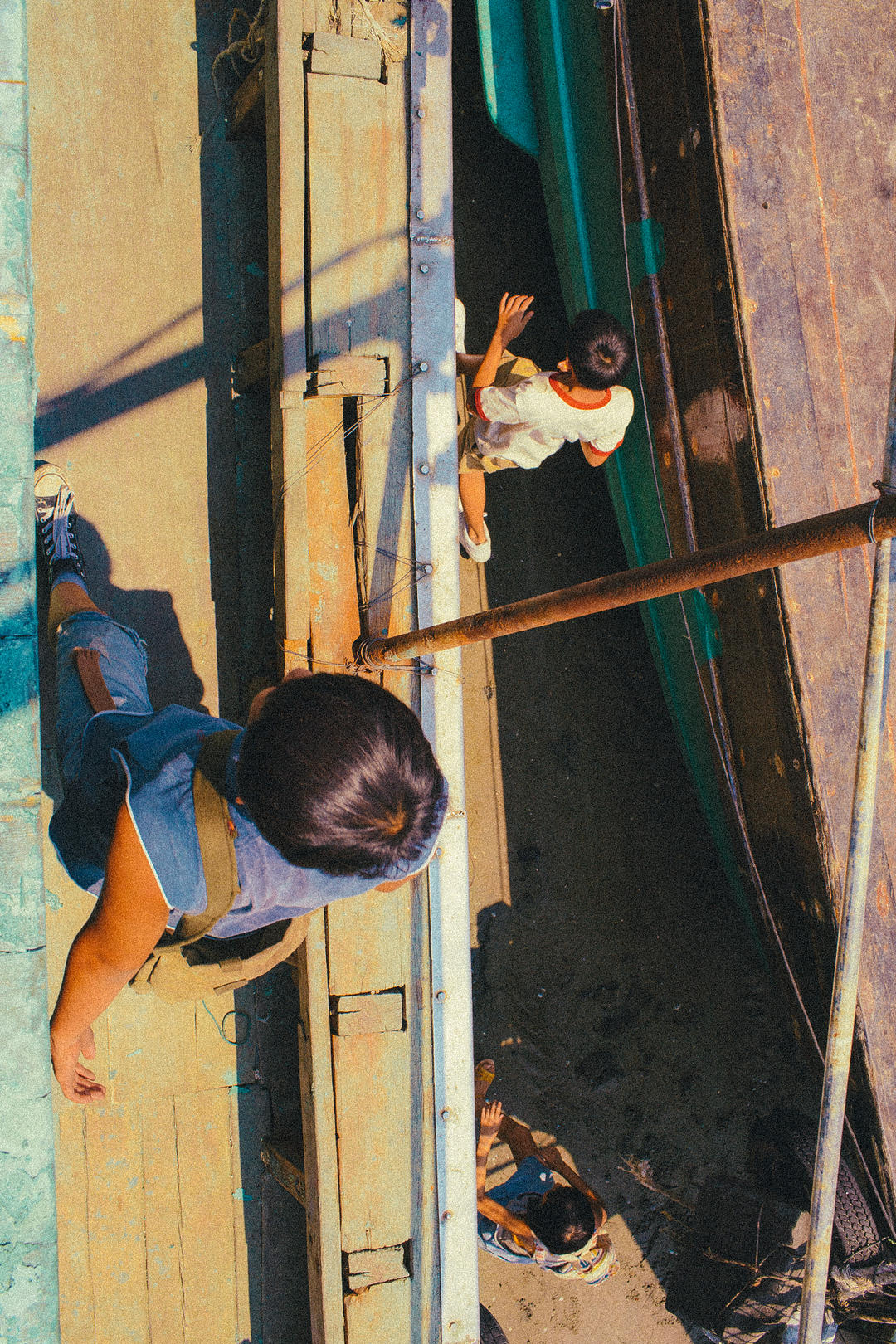 张东升|二刷《隐秘的角落》②丨三个孩子一台戏，教育该扮演什么角色？