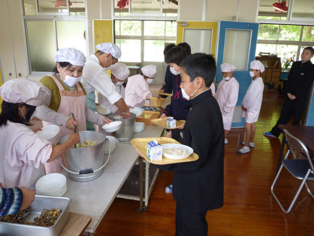 食品安全|校园营养餐出问题，日本超3400师生集体食物中毒