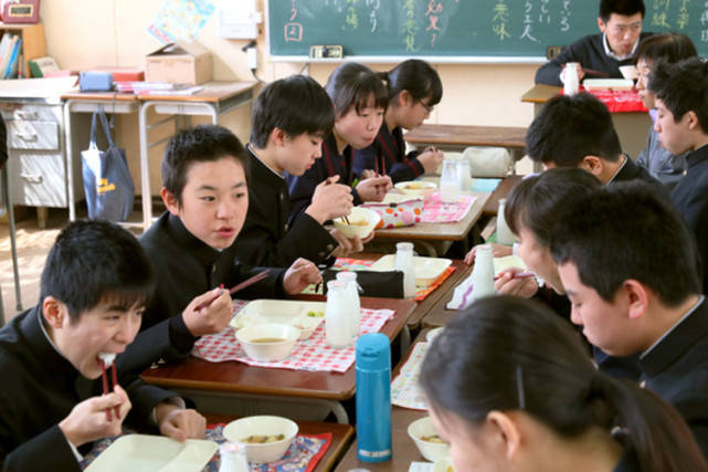 食品安全|校园营养餐出问题，日本超3400师生集体食物中毒