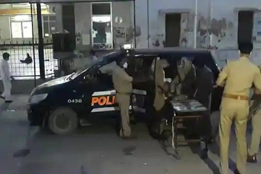 环球时报|印度8名警察抓逃犯时遭伏击，被从三个方向开火杀害