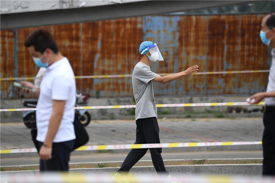 经济日报|直击：降级为中风险地区核酸检测点首日