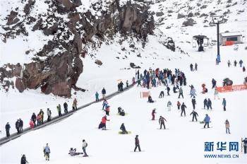 台海网|新西兰：雪场开业 游客众多「组图」