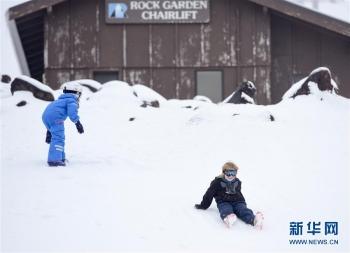 台海网|新西兰：雪场开业 游客众多「组图」