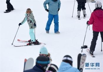 台海网|新西兰：雪场开业 游客众多「组图」