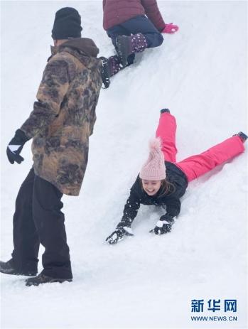 台海网|新西兰：雪场开业 游客众多「组图」