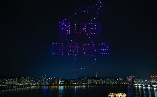 国际|韩国政府感谢民众支持抗疫 用400多架无人机点亮夜空