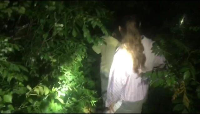 野长城|四人爬箭扣野长城被困 消防员用身体搭桥连夜救援