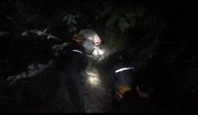 野长城|四人爬箭扣野长城被困 消防员用身体搭桥连夜救援