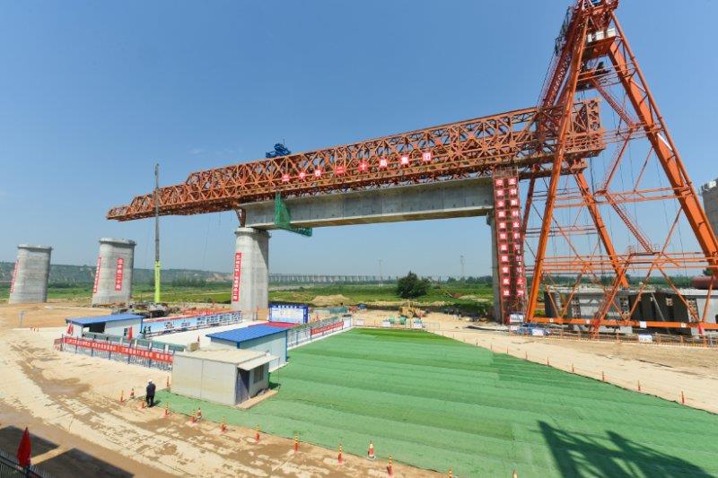 铁路|国内城际铁路最大跨度预制胶接法拼装箱梁首孔施工完成
