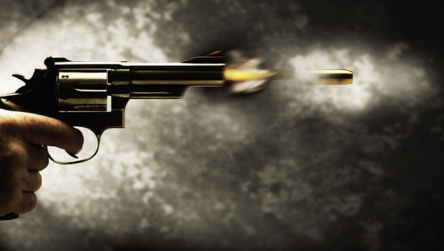 环球时报|迷之操作！葬礼上对坟墓开枪，美国一男子被判15年监禁