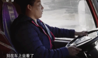 视觉志|那些睡在车里不回家的人，秘密都被拍下来了｜百家故事