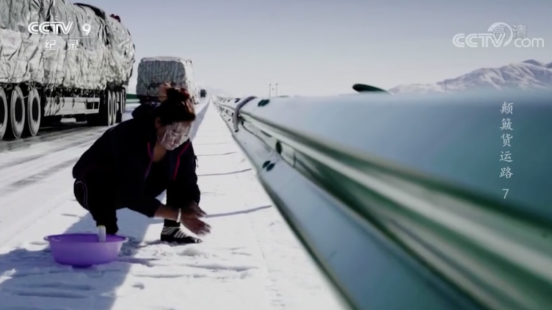 视觉志|那些睡在车里不回家的人，秘密都被拍下来了｜百家故事