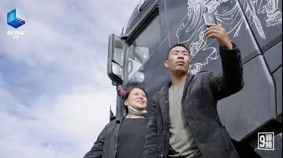 视觉志|那些睡在车里不回家的人，秘密都被拍下来了｜百家故事