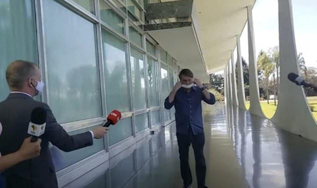 巴西总统|巴西总统新冠确诊后突然摘口罩，在场采访记者全部被隔离