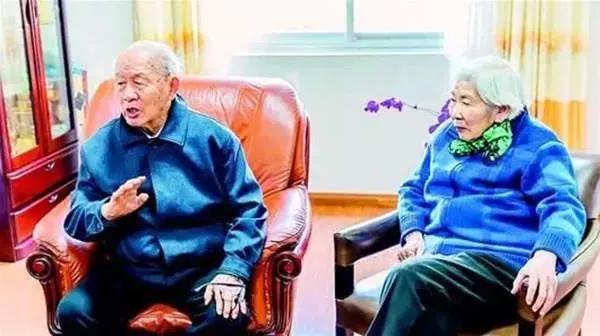 衬衣|95岁院士捐上千万元助学，一件衬衣却穿30年
