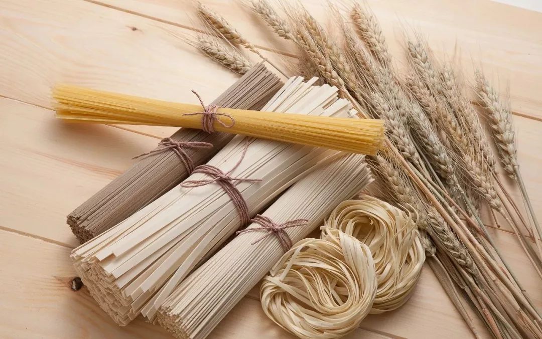 生活|绿豆面、鸡蛋面、荞麦面，这些夏天爱吃的面，在超市应该怎么选
