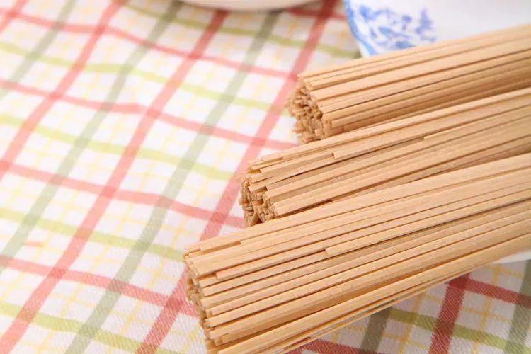 生活|绿豆面、鸡蛋面、荞麦面，这些夏天爱吃的面，在超市应该怎么选