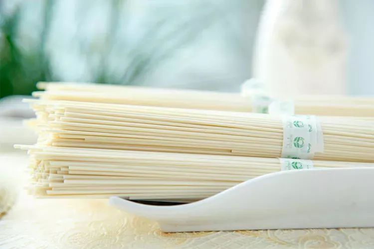 生活|绿豆面、鸡蛋面、荞麦面，这些夏天爱吃的面，在超市应该怎么选