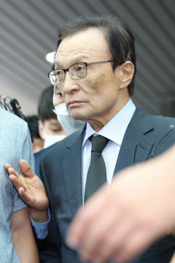 首尔|韩国记者在灵堂问首尔市长性丑闻 遭执政党党首怒斥