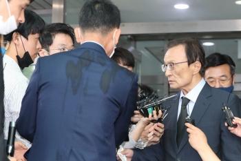 首尔|韩国记者在灵堂问首尔市长性丑闻 遭执政党党首怒斥