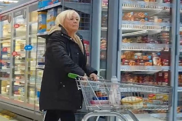 环球时报|假装完全失明 65岁英国老太骗政府百万英镑