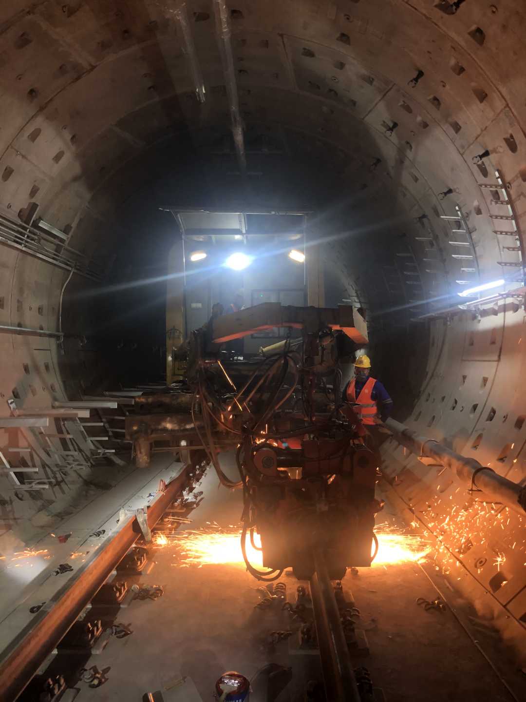 北京地铁|北京地铁16号线中段全线长轨贯通