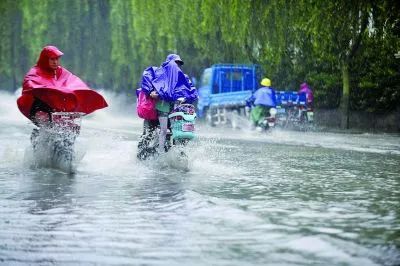 暴雨|暴雨天步行、骑车、驾车，如何保证安全？（大人、孩子都用得上）｜特别关注