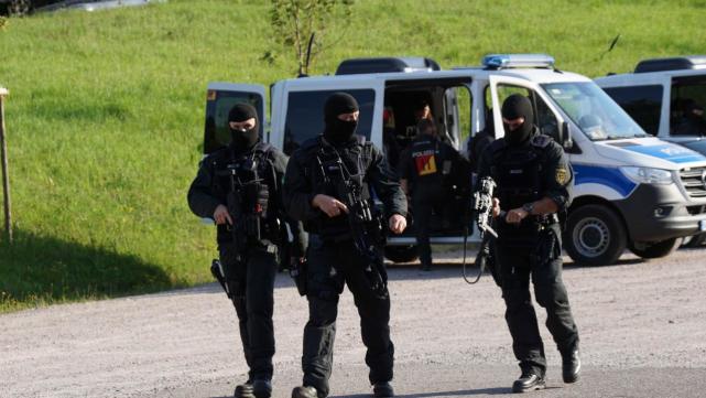 兰博|抢夺警察武器并逃入黑森林近6天后，德国“兰博”被逮住了