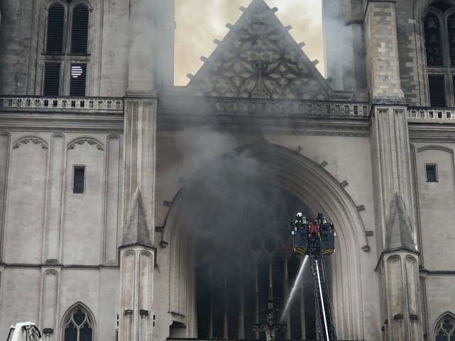 巴黎圣母院|距巴黎圣母院火灾一年多 法国又一座大教堂着火了