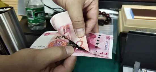 无线针孔摄像头|细思极恐！“人民币”可能在偷拍你