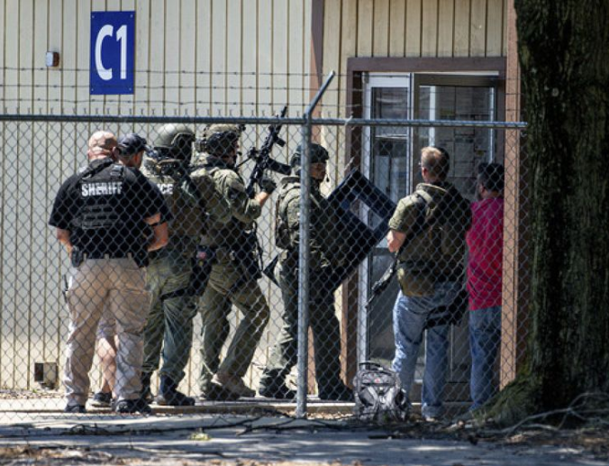 美国枪店|疫情、骚乱促使更多美国人买枪 有枪店预计今年销量大增300%