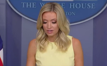 特朗普|白宫发言人的神秘文件夹，一眼看到“china”